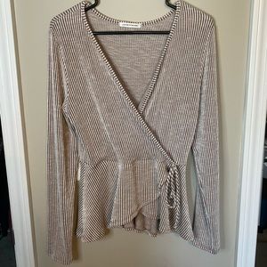 Stretchy Long Sleeved Wrap Shirt 🤍